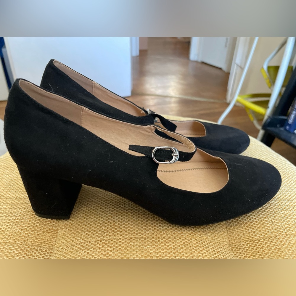 CL by Laundry chunky heel 8 black